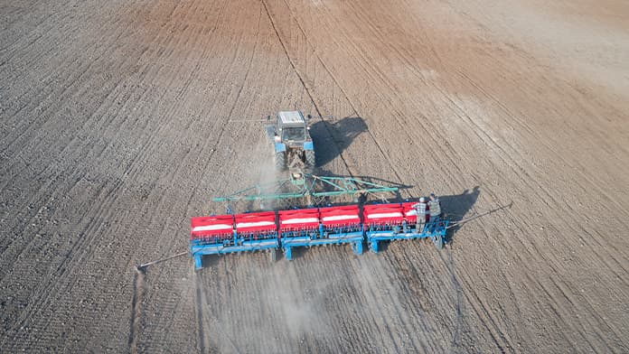 seed and fertilizer mixing